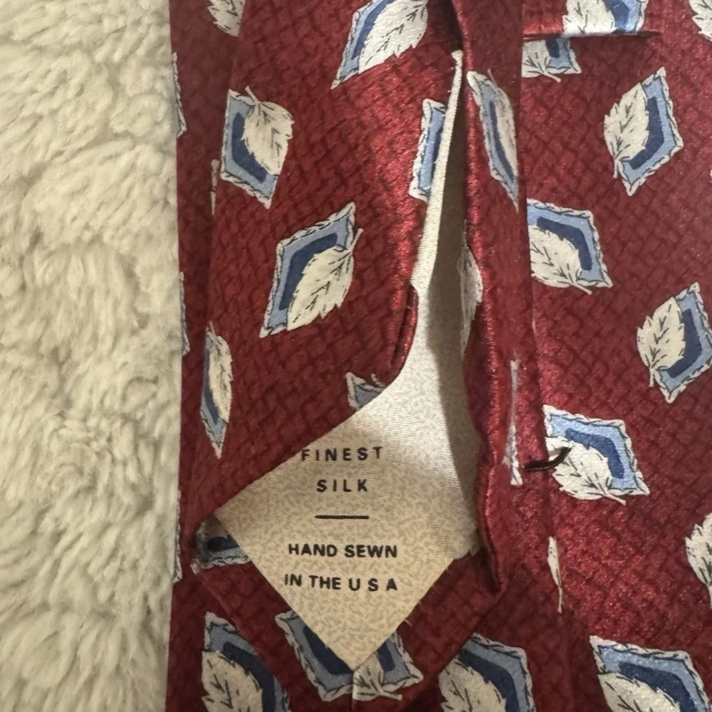 John W. Nordstrom Signature Collection w/Geometric Floral Print Silk Tie - EUC